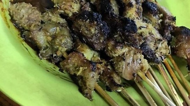Berdiri Sejak Indonesia Merdeka, Lezatnya Sate Klopo Ondomohen Bu Asih Berdiri Sejak Indonesia Merdeka, Lezatnya Sate Klopo Ondomohen Bu Asih
