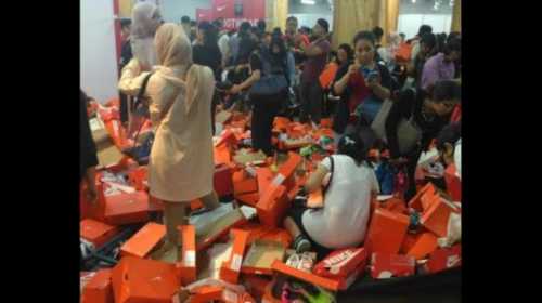 Demi Sepatu  Nike  Lihat Ricuhnya Diskon  Besar besaran di 