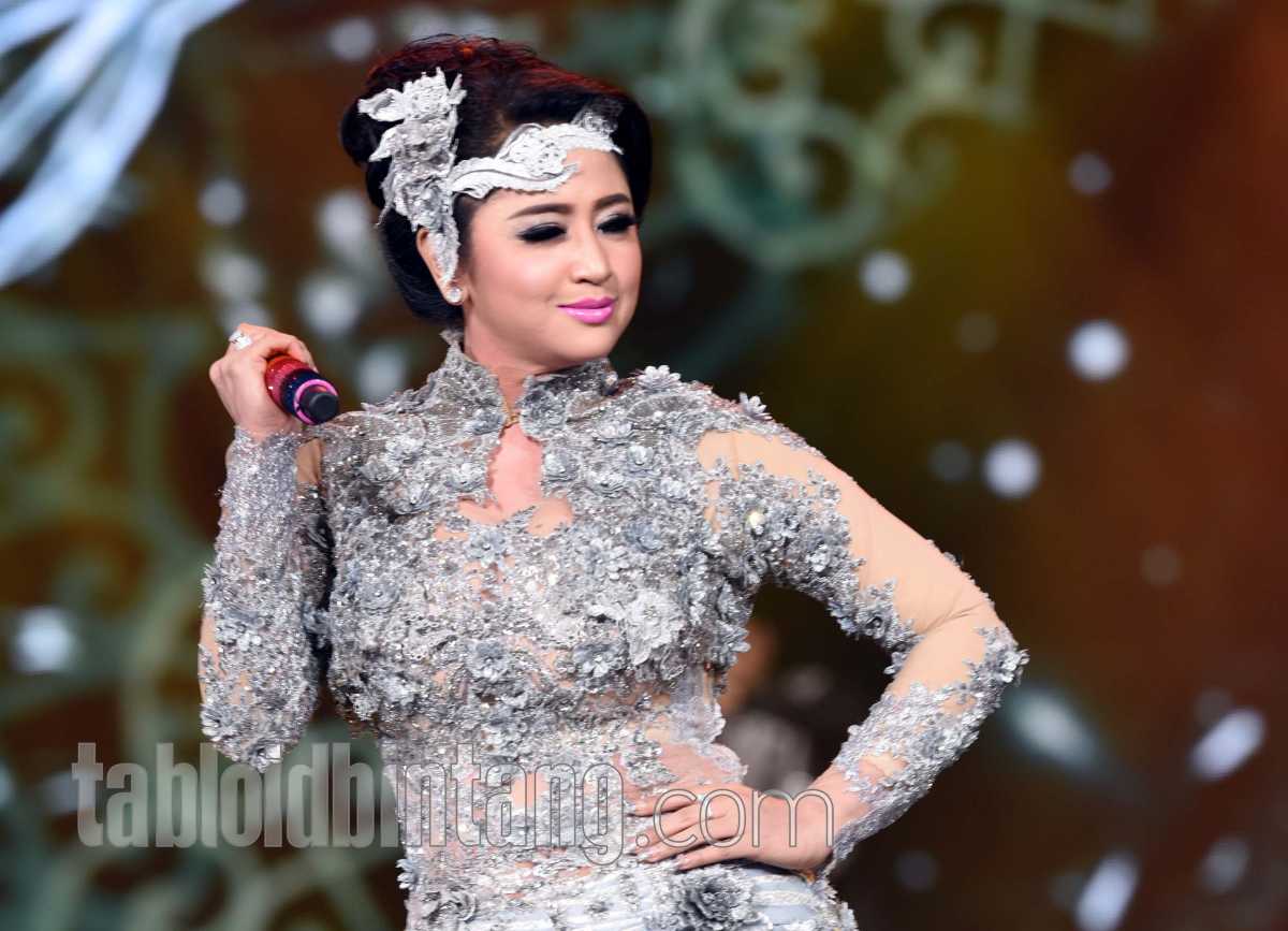 Dewi Perssik Ungkap Perubahan Sikap Nassar Dewi Perssik Ungkap Perubahan Sikap Nassar
