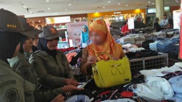Asik Shopping di Mall, Belasan PNS Ditangkap Satpol PP Asik Shopping di Mall, Belasan PNS Ditangkap Satpol PP