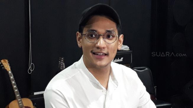 Afgan Bergoyang ala Michael Jackson di Pembukaan Konser Dekade Afgan Bergoyang ala Michael Jackson di Pembukaan Konser Dekade