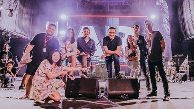 Aksi Beringas Barasuara di Panggung We The Fest 2019 Aksi Beringas Barasuara di Panggung We The Fest 2019