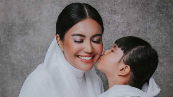 Presiden Jokowi Jenguk Putri Denada, Shakira Melompat Kegirangan Presiden Jokowi Jenguk Putri Denada, Shakira Melompat Kegirangan