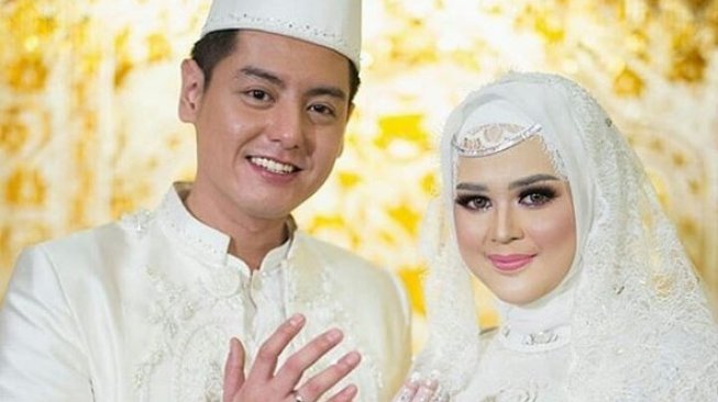 Roger Danuarta dan Cut Meyriska Mau Bahas Pernikahan Usai Resepsi Roger Danuarta dan Cut Meyriska Mau Bahas Pernikahan Usai Resepsi