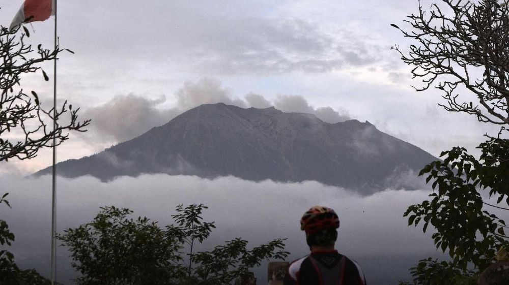 NASA Rekam Hujan Abu Gunung Agung di Atas Laut Bali NASA Rekam Hujan Abu Gunung Agung di Atas Laut Bali