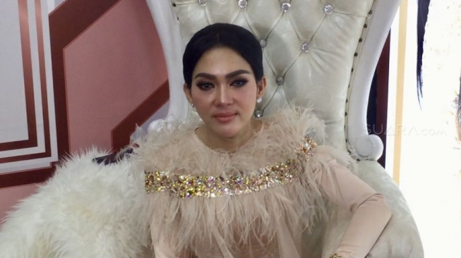 Ditanya Hubungannya dengan Ariel NOAH, Ini Kata Syahrini 