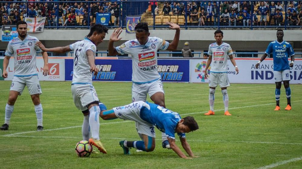 5 Fakta Menarik Jelang Persib vs Arema di Liga 1 2018 - Uzone