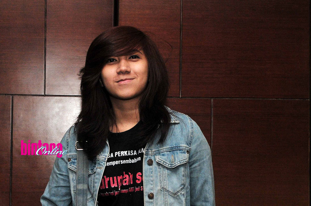 Dera Siagian Mencium Bibir Evelyn Nada Anjani, Netizen: Begini Mah Biasa Aja Dera Siagian Mencium Bibir Evelyn Nada Anjani, Netizen: Begini Mah Biasa Aja