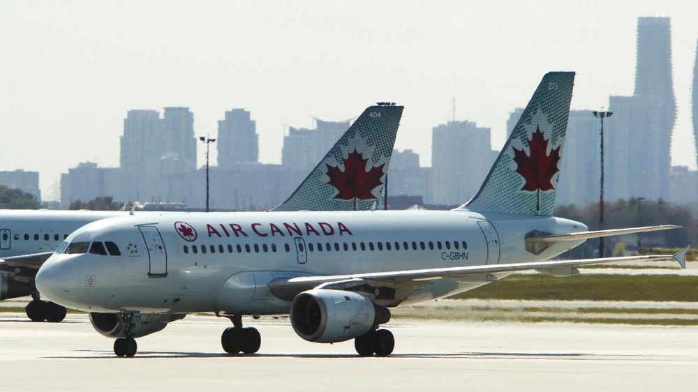 Tertidur Pulas, Penumpang Air Canada Ditinggal Saat Mendarat Tertidur Pulas, Penumpang Air Canada Ditinggal Saat Mendarat