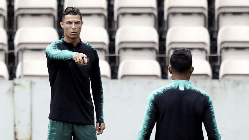 Ronaldo Hentikan Bus Timnas Portugal demi Bocah Leukimia Ronaldo Hentikan Bus Timnas Portugal demi Bocah Leukimia