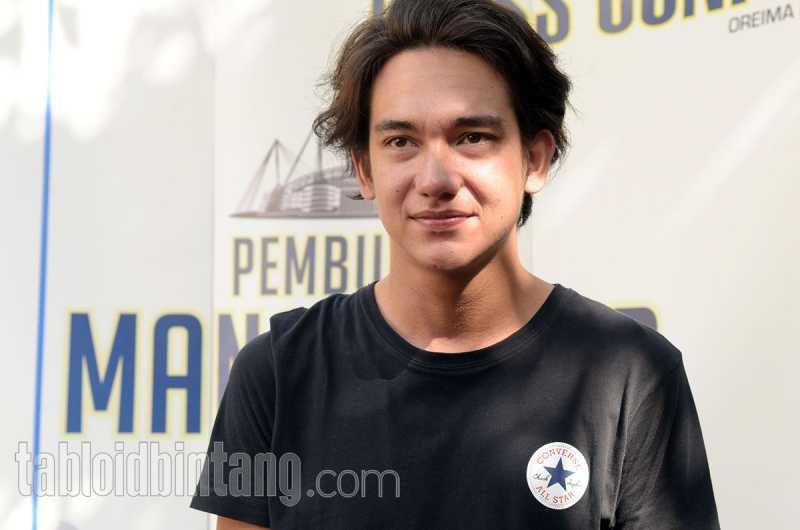 Adipati Dolken Gantikan Vino G Bastian Sebagai Kasino Adipati Dolken Gantikan Vino G Bastian Sebagai Kasino