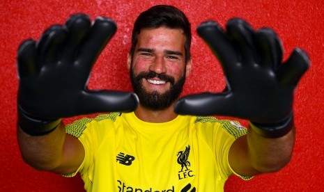 Liverpool Umumkan Transfer Alisson Becker