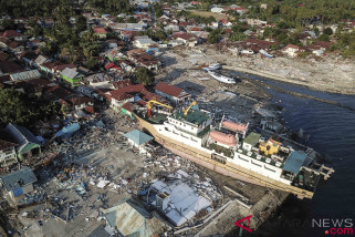 Tsunami Membesar di Teluk Palu Tsunami Membesar di Teluk Palu