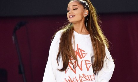 Ariana Grande Tulis Surat Mengharukan untuk Penggemar Ariana Grande Tulis Surat Mengharukan untuk Penggemar