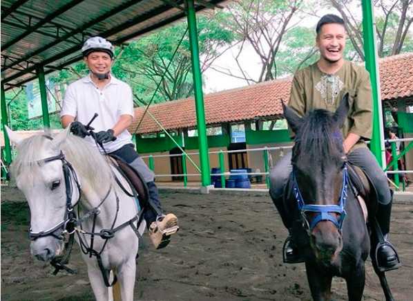 Arie Untung Ungkap Keinginan Berkuda dengan Ustadz Arifin Ilham di Surga Arie Untung Ungkap Keinginan Berkuda dengan Ustadz Arifin Ilham di Surga