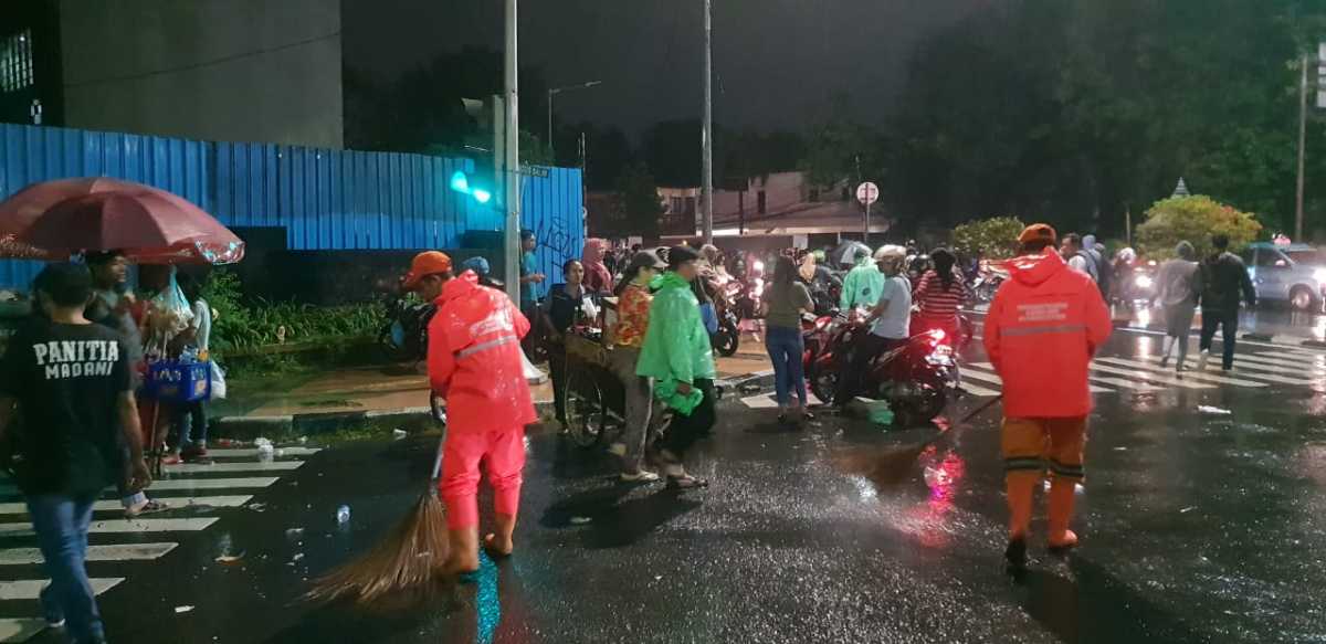 Sampah saat Malam Tahun Baru 2019 di Jakarta Capai 327 Ton Sampah saat Malam Tahun Baru 2019 di Jakarta Capai 327 Ton