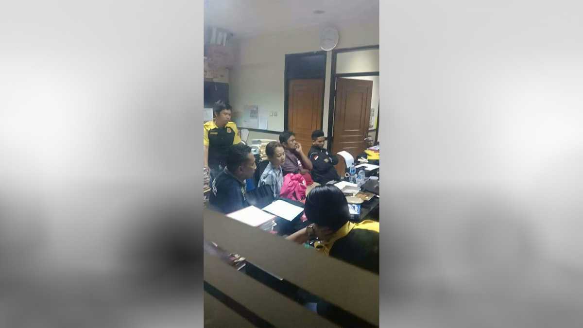 Polisi Tangkap Pemilik Arisan Online Mama Yona di Bekasi Polisi Tangkap Pemilik Arisan Online Mama Yona di Bekasi