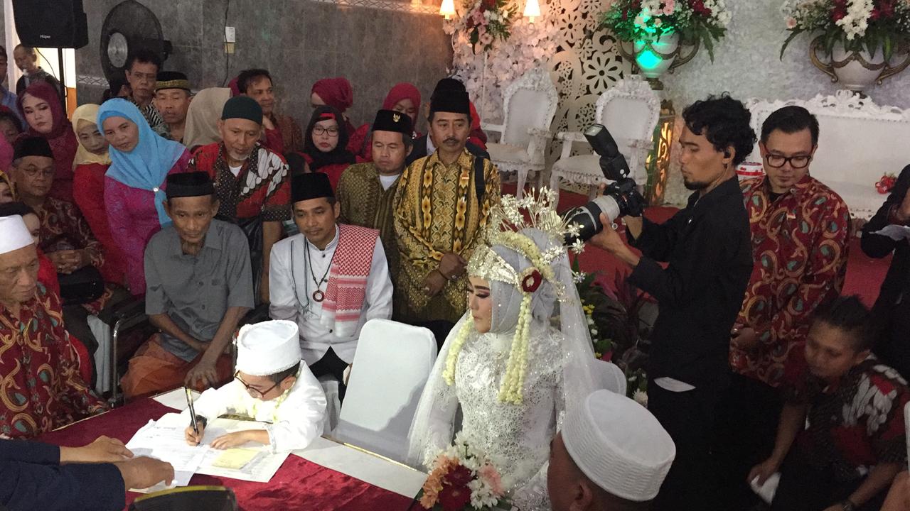 Resmi Menikah, Daus Mini Menangis Usai Ucapkan Ijab Kabul Resmi Menikah, Daus Mini Menangis Usai Ucapkan Ijab Kabul