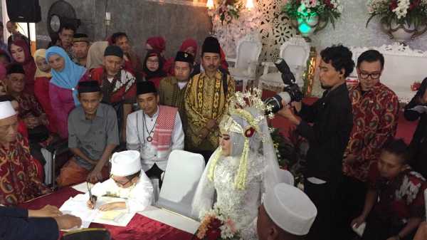 Resmi Menikah, Daus Mini Menangis Usai Ucapkan Ijab Kabul Resmi Menikah, Daus Mini Menangis Usai Ucapkan Ijab Kabul