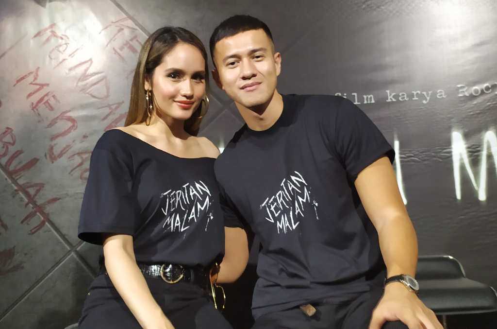 Harus Beradegan Romantis dengan Cinta Laura, Ini yang Dilakukan Herjunot Ali Harus Beradegan Romantis dengan Cinta Laura, Ini yang Dilakukan Herjunot Ali