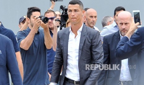 Liburan di Yunani, Ronaldo Tinggalkan Uang Tip Rp 133 Juta Liburan di Yunani, Ronaldo Tinggalkan Uang Tip Rp 133 Juta