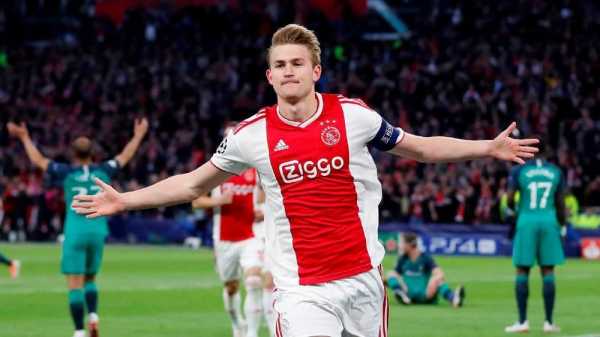 De Ligt Disebut Terima Rayuan Ronaldo ke Juventus De Ligt Disebut Terima Rayuan Ronaldo ke Juventus