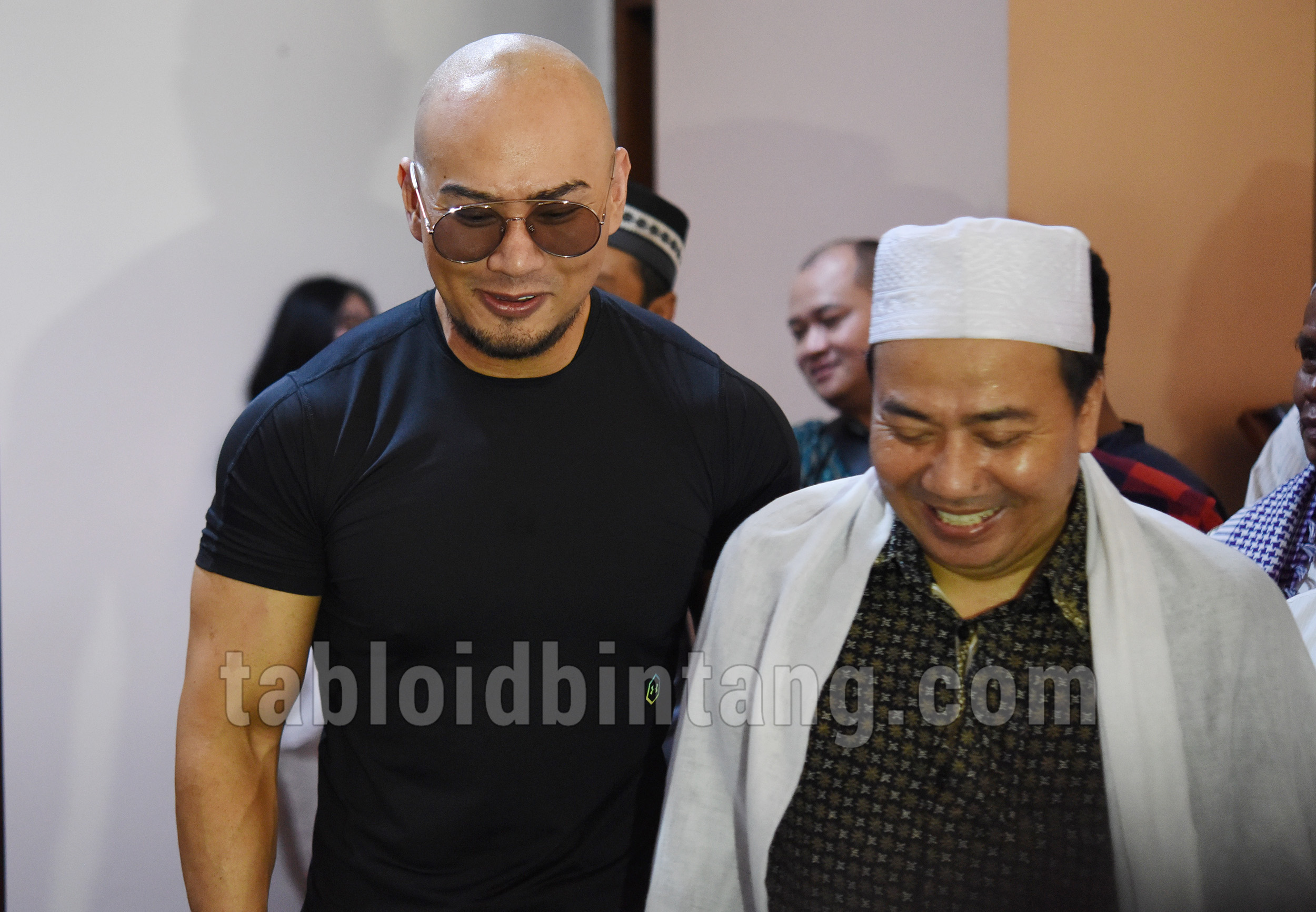 Deddy Corbuzier Ungkap Reaksi Ibunda Terkait Keputusannya Menjadi Mualaf Deddy Corbuzier Ungkap Reaksi Ibunda Terkait Keputusannya Menjadi Mualaf