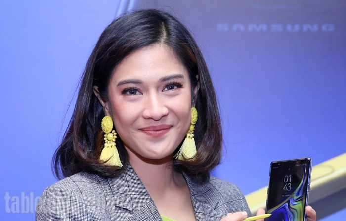 Dian Sastrowardoyo Protes Suaminya Disebut Mantan Pacar Luna Maya Dian Sastrowardoyo Protes Suaminya Disebut Mantan Pacar Luna Maya