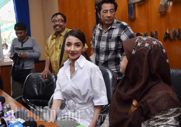 Tsania Marwa Ancam Laporkan Atalarik Syach ke Polisi Tsania Marwa Ancam Laporkan Atalarik Syach ke Polisi