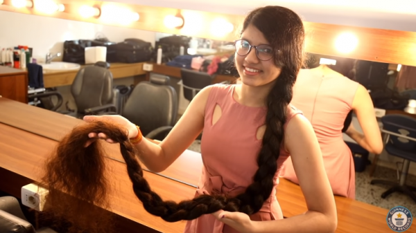 Nilanshi Patel, Remaja dari India dengan Rambut Terpanjang di Dunia Nilanshi Patel, Remaja dari India dengan Rambut Terpanjang di Dunia