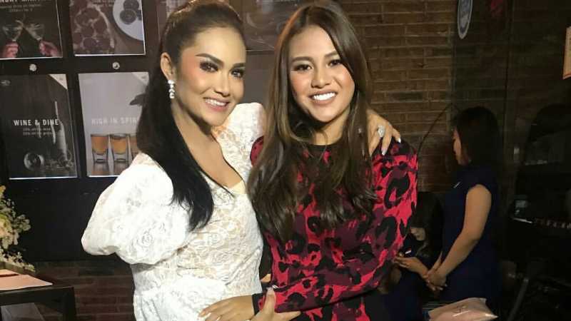 Krisdayanti Konsultasi ke Aurel Sebelum Unggah Foto di Instagram Krisdayanti Konsultasi ke Aurel Sebelum Unggah Foto di Instagram