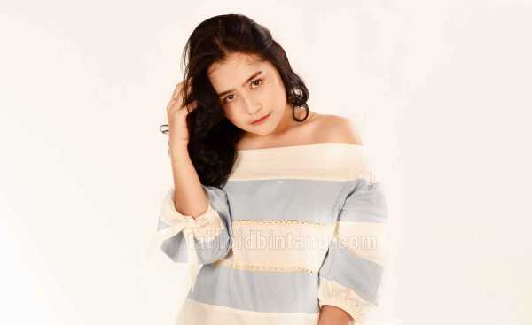 Prilly Latuconsina Berencana Rutin Membuat Vlog Prilly Latuconsina Berencana Rutin Membuat Vlog