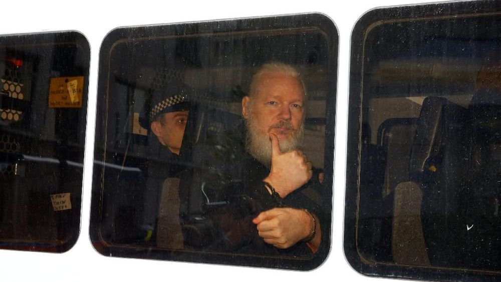 AS Resmi Minta Inggris Mengekstradisi Pendiri WikiLeaks AS Resmi Minta Inggris Mengekstradisi Pendiri WikiLeaks