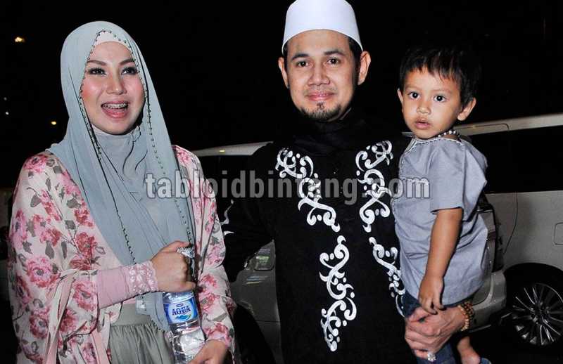 Cerita Ustaz Guntur Bumi Ditolong Opick dan Istri Cerita Ustaz Guntur Bumi Ditolong Opick dan Istri