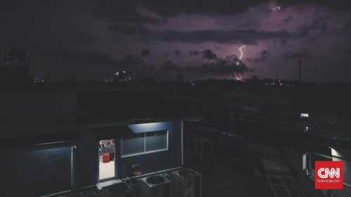 Petir Pun Bisa Menyambar ke Dalam Rumah Petir Pun Bisa Menyambar ke Dalam Rumah