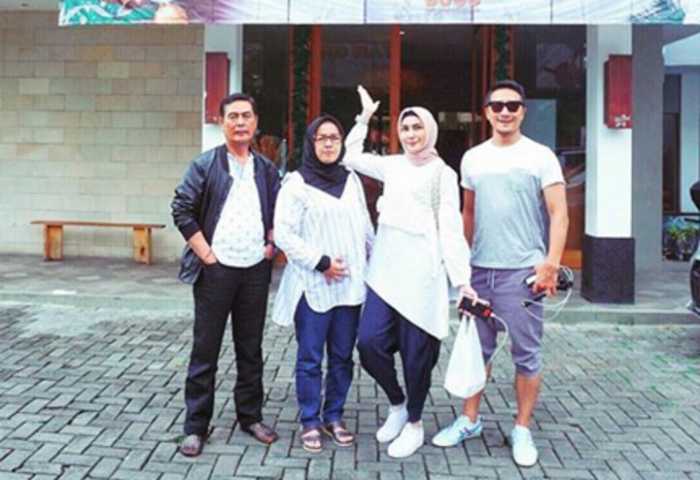 Fenita Arie Berhijab, Ini Cerita Arie Untung Fenita Arie Berhijab, Ini Cerita Arie Untung