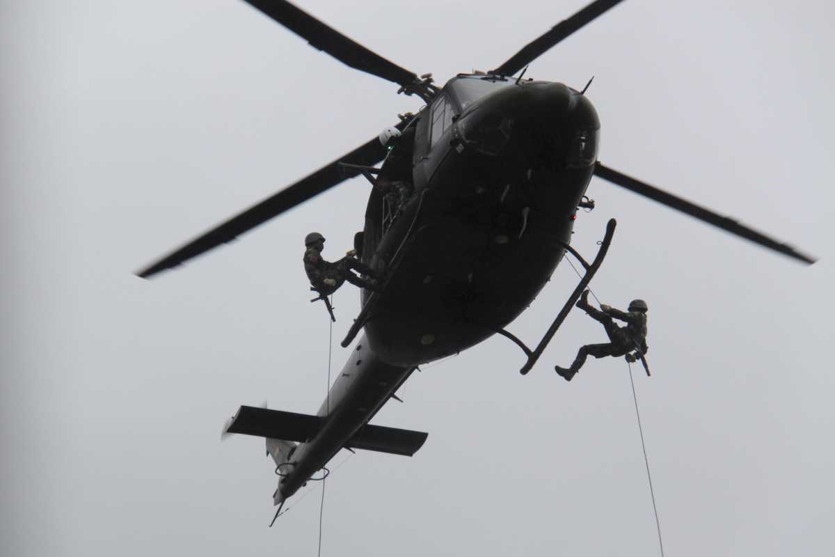 Pangeran Saudi Tewas dalam Kecelakaan Helikopter dekat Yaman Pangeran Saudi Tewas dalam Kecelakaan Helikopter dekat Yaman