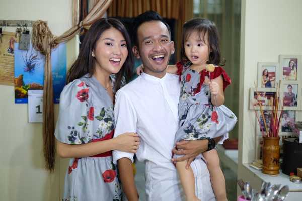 Ruben Onsu dan Sarwendah Rayakan Malam Tahun Baru Imlek di Rumah Ruben Onsu dan Sarwendah Rayakan Malam Tahun Baru Imlek di Rumah