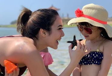 Pipi Gempi Memerah Terpapar Matahari, Gisella Anastasia : Kayak Pakai Blush On Pipi Gempi Memerah Terpapar Matahari, Gisella Anastasia : Kayak Pakai Blush On