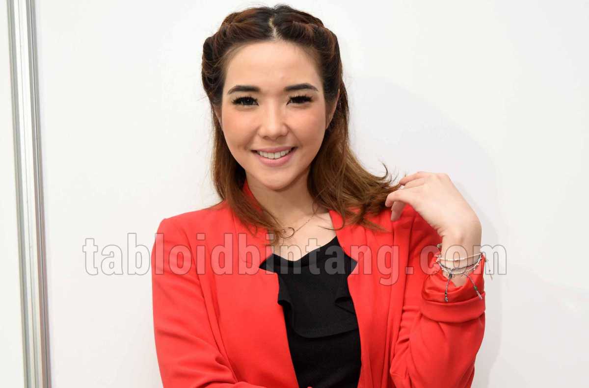 Makin Lengket dengan Wijaya Saputra, Gisella Anastasia Tak Peduli Kata Orang Makin Lengket dengan Wijaya Saputra, Gisella Anastasia Tak Peduli Kata Orang