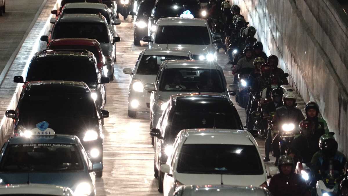 Pelajari Lagi Etika Penggunaan Lampu Jauh Pelajari Lagi Etika Penggunaan Lampu Jauh