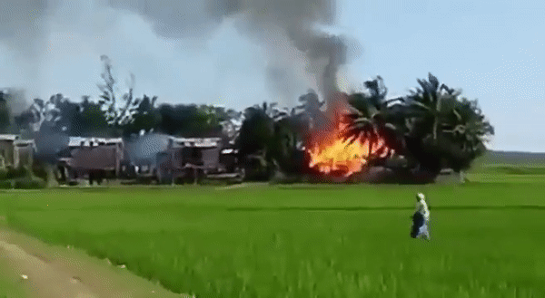 Tentara Myanmar Menggila, Bunuhi Bayi-bayi Rohingya, Bakar Masjid Tentara Myanmar Menggila, Bunuhi Bayi-bayi Rohingya, Bakar Masjid