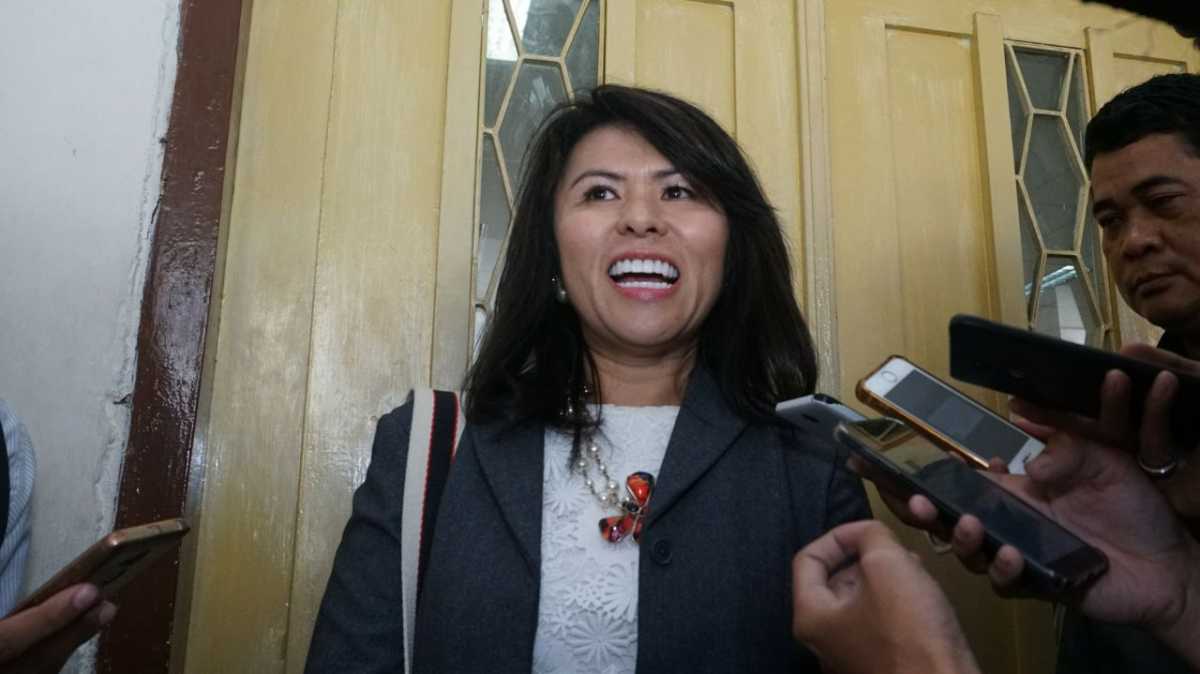 Chat Veronica-Tio Dihadirkan Sebagai Bukti Dalam Sidang Cerai Chat Veronica-Tio Dihadirkan Sebagai Bukti Dalam Sidang Cerai