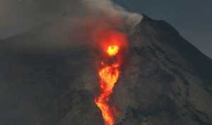 Sinabung Letuskan Abu Setinggi 4 Km
