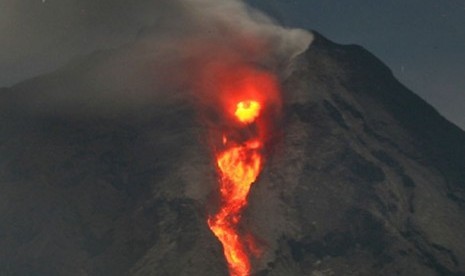 Sinabung Letuskan Abu Setinggi 4 Km Sinabung Letuskan Abu Setinggi 4 Km