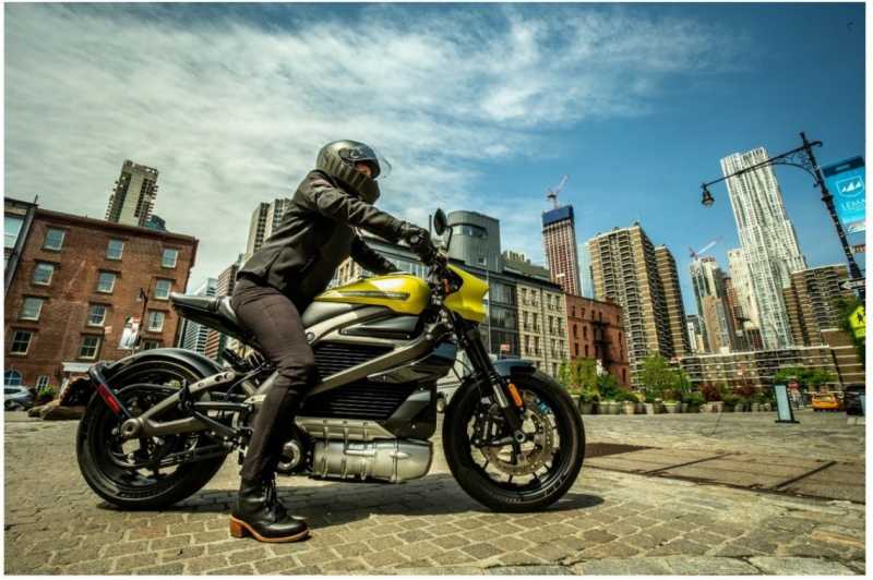 Ngecas Baterai Moge Listrik Harley-Davidson Sekarang Gratis