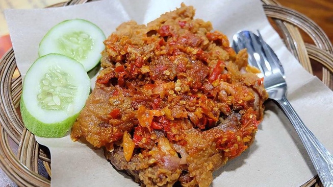  Ayam  Geprek yang Menggemparkan Dunia Uzone