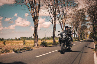 Darius dan Donna Agnesia Bakal Menjelajah Naik Motor ke Himalaya Darius dan Donna Agnesia Bakal Menjelajah Naik Motor ke Himalaya