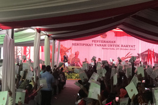 Jokowi Ganti Hadiah Sepeda dengan Foto Bersama Jokowi Ganti Hadiah Sepeda dengan Foto Bersama