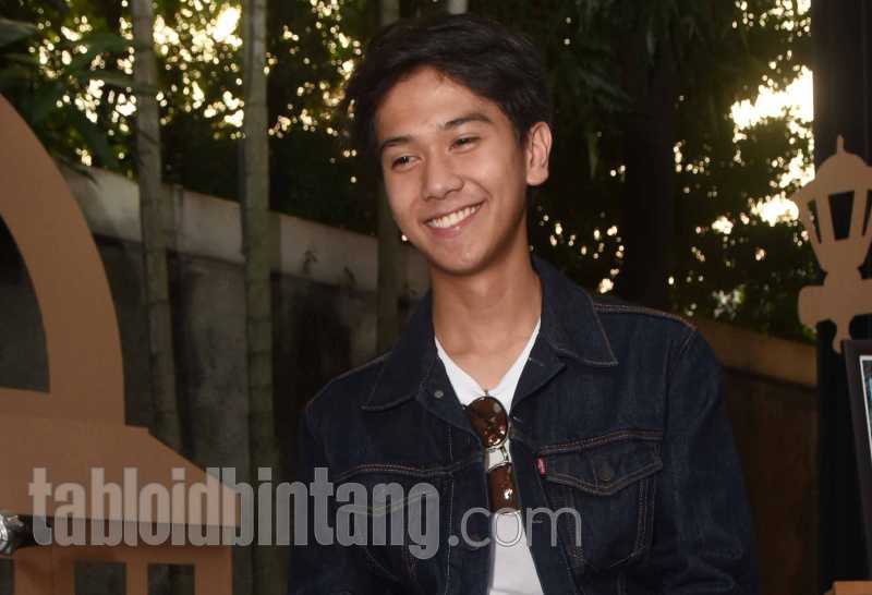 Resmi Perankan Dilan, Iqbaal CJR Jadi Trending Topic - Uzone